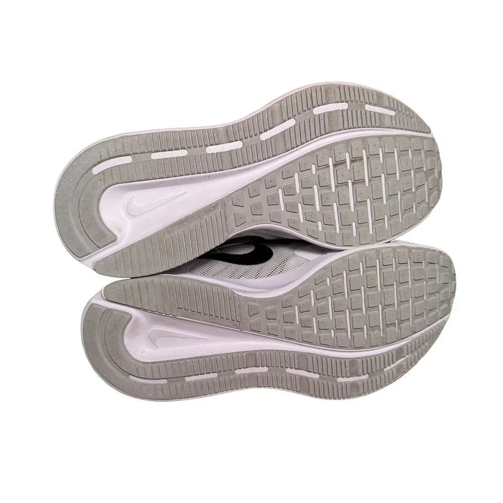 Nike light grey Men's White Running Shoes size 8.5